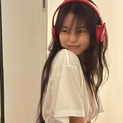 5rosewr's profile picture. laufey.   ☎️

           @ilovstrawberrry !
