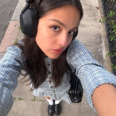 prisceisa's profile picture. written by taylor swift