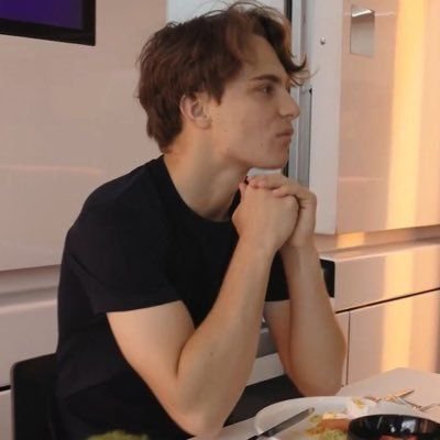 piastripitlane's profile picture. i wanna put oscar piastri in a blender