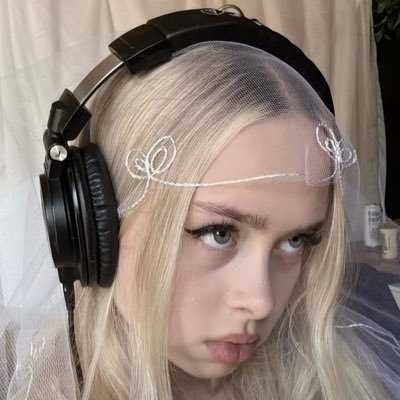 ₊˚ ⋅ ౨ৎ i think i’m in love with your pretty world ༊*·˚ 🪽marble arch enthusiast ♡ @marblearvch