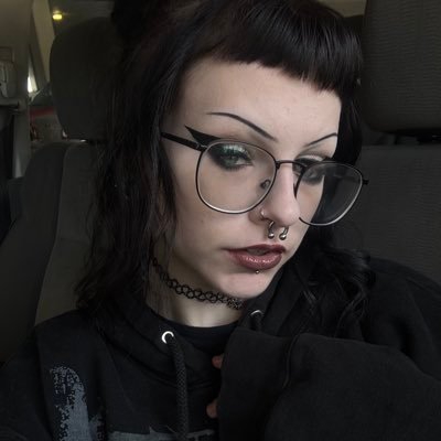 24 || queer little goblin || your fave hot topic employee || they/any || J 💍 || 🍉🇵🇸