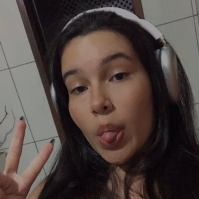 Aninha_tls's profile picture. Trechinhos de leituras 
Tentando voltar ao que era… 
🎭