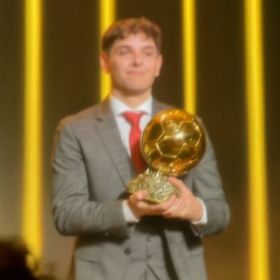 AkaFinit's profile picture. el concepto del espacio no encaja en cajas de calcio