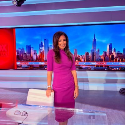 Emmy Award-Winning FOX Anchor, Mommy to 3 little humans and Pooper Scooper to 2 dogs. So basically I'm a full time cleaning lady who goes to my TV job to relax.