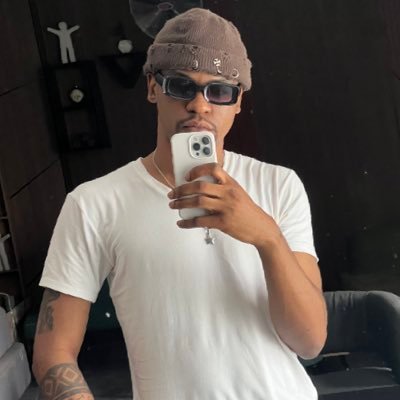 laskingtrobe's profile picture. 