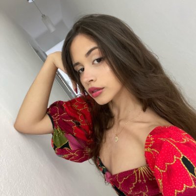 saradavis875910's profile picture. 