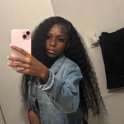 niiiqueeeeee's profile picture. 