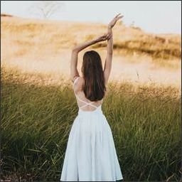 8R2wedJNFZ8i62G's profile picture. Grace in her heart and flowers in her hair.