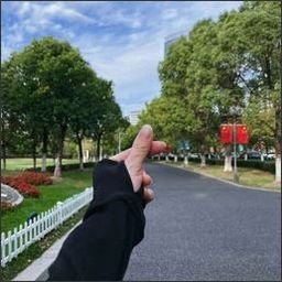 2cNxOoS2HMmTb's profile picture. I am a queen crowned in my curls.