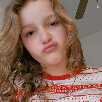 Daddy's favorite candy pizza girl,text me on zangi if you're interested in candy pizza videos 3407676954