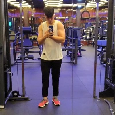 MarevynSirenzzz's profile picture. 2001 | Gym | suka kucing, suka nyapuin jokes nya orang orang, suka jalan jalan ke alam | masih jomblo