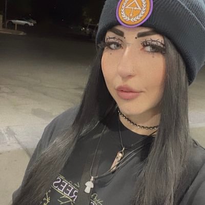 nothin’ straight bout her but her posture • local douche bag • forever most dope • virgo//aries//libra