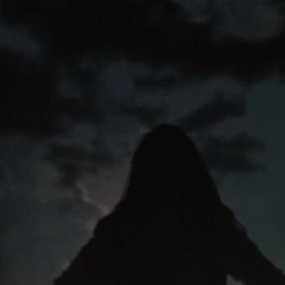 quiet_mist1's profile picture. جایی بین خیال و واقعیت / بیشتر شنونده تا گوینده