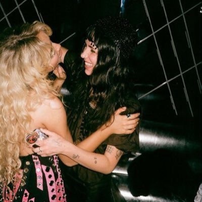 piinkbrina's profile picture. bea sun, sabrina moon and clairo rising