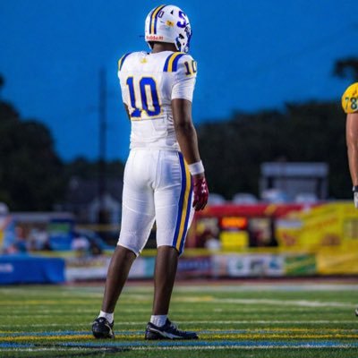 class of 2028 / 6'5/ 248 /Defensive end/TE//✉️arirendell12@gmail.com /📲 8392660439/ATH/ @sumterfootball///https://t.co/wEIsbBKO8Q 1 D1 offer