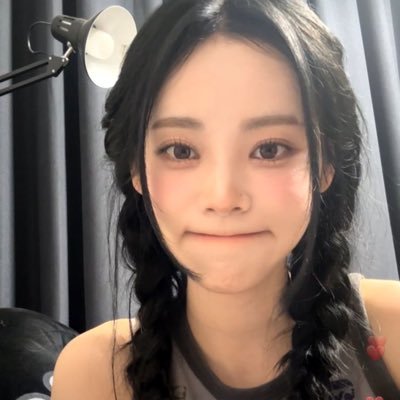 zbeomgyuz's profile picture. joji ultimate bias.