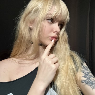 die4miu's profile picture. blondie nerd w braces ┊͙.  ˘ᵕ˘͈ no tribute = no reply!