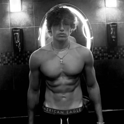 haydenweiss_'s profile picture. the link ur looking for is below;)