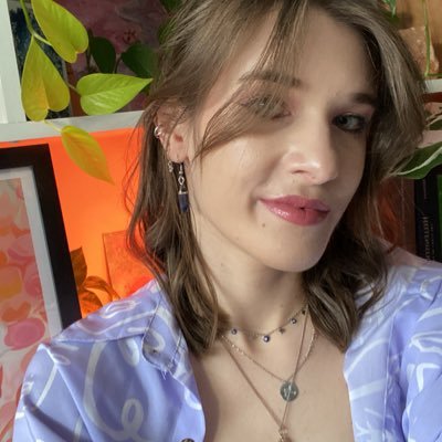 artist, traditional astrologer, saturn’s no.1 fan 🪐💫
open for bookings 💛