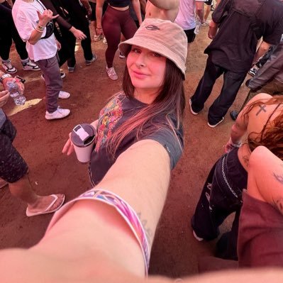 addicted to the thrill of the chase 🌙
gosto do prazer e da liberdade de voar 🤞🏼♋︎