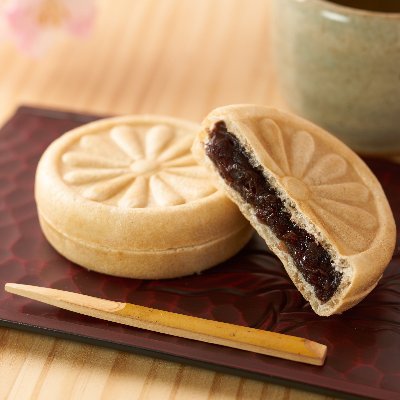 wagashi_hub's profile picture. Wagashi Hub - Showcasing Japanese sweets as cultural treasures—vegan-friendly, elegant, and steeped in Japan’s timeless beauty.