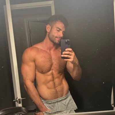 your average southern bro who loves sex and showing off // https://t.co/88PlHF4Ic4