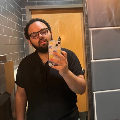 professional pick me gay | content creator | he/they
business: trainwrecktony.ttv@gmail.com