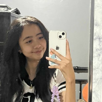 akvptpfhak's profile picture. a thought daughter