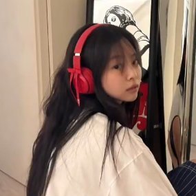 minipinkskirt's profile picture. club icarus