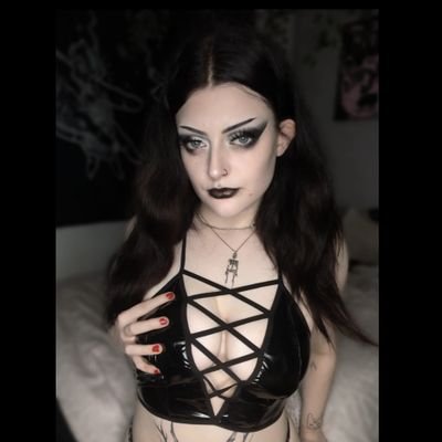 21 yo | Welsh nymphomaniac, living to please *dms open to buyers + regulars || check my link*