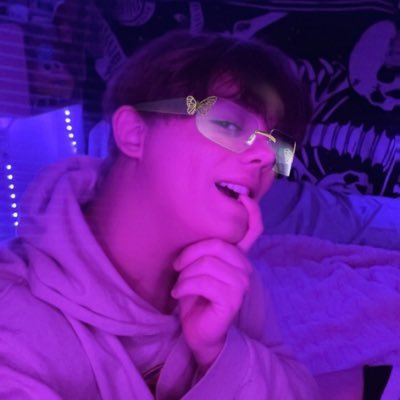 AtlasNethe44619's profile picture. 20 year old furry femboy :3