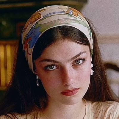 lo2002__'s profile picture. 