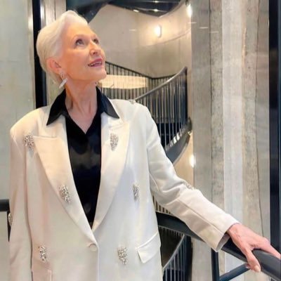 Bestselling International Author of A Woman Makes A Plan 📖Doctor of Dietetics🧑🎓 Supermodel💃💃 #ItsGreatToBe76 Manager: anna@mayemusk.com