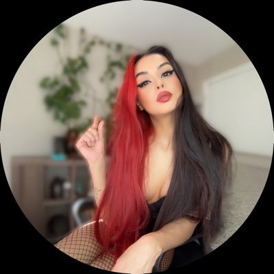 DiosaCleopatra_'s profile picture. 🔞5ft | size 5🦶🏽| Lesbian 420 Latina Housewife | Findom Femdom| Foot-420-content/ Customs | Sockseller | No cashmeets | INITIAL $33.33 unblock $55.55