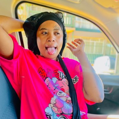 MoyoYanna's profile picture.