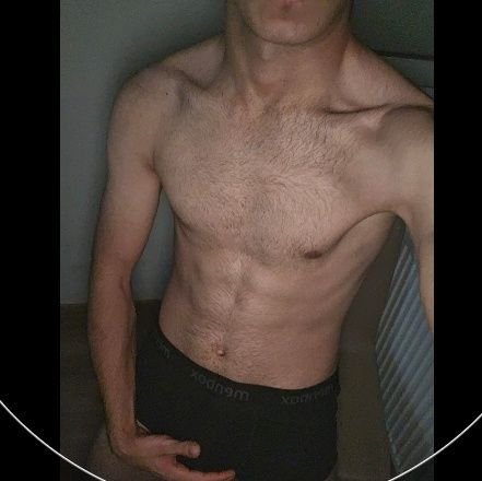 23 yaşında Genc fit tek erkeğim istanbuldayım, tanışmak isteyen çiftler ve Tek kadinlar DM AÇIK
