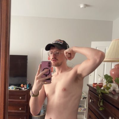 tw1nkl1nk's profile picture. gay hylian