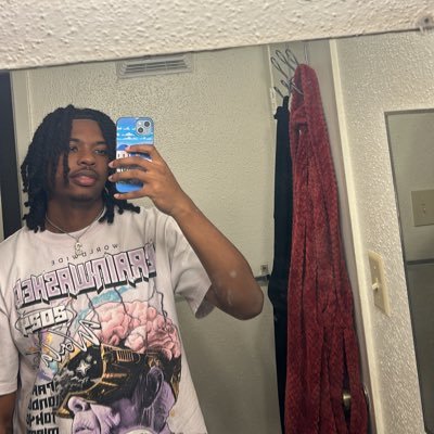 PVAMU Alumnus 2x ΦΒΣ 🤘🏽1.58K on YouTube 💙 I stream daily on twitch and YouTube along with constant uploads!