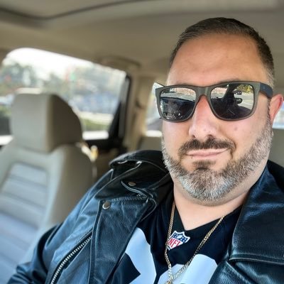 DeschWins's profile picture. 