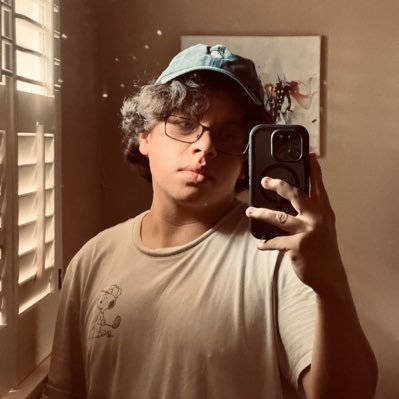 i like to make things. Filmmaker/Artist. PRODUCE® Videographer. also i’m really funny. 25, he/him
