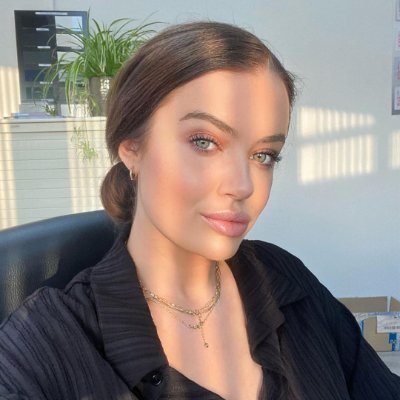 bella_cheerful's profile picture. Investor 💼  Solo & Stylish 🌿Life 
Exploring the world with yoga, hikes, and coffee in hand☺️
“Independence is my luxury, growth is my habit”🤗