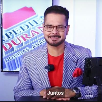 Conductor del programa De Cara al Poder por La K-Buena, del programa la Cámara Hungara y Expediente Durango... Analista político y creador de la #SenadeNegros.