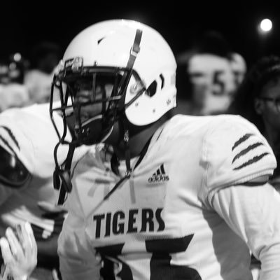 29’ 4A Lincoln Highschool Tx MLB , DT . 5’8 187 , source of contact email: Jaidens7804@gmail.com looking to take any evidence from coaches and etc #NEWLINCOLN