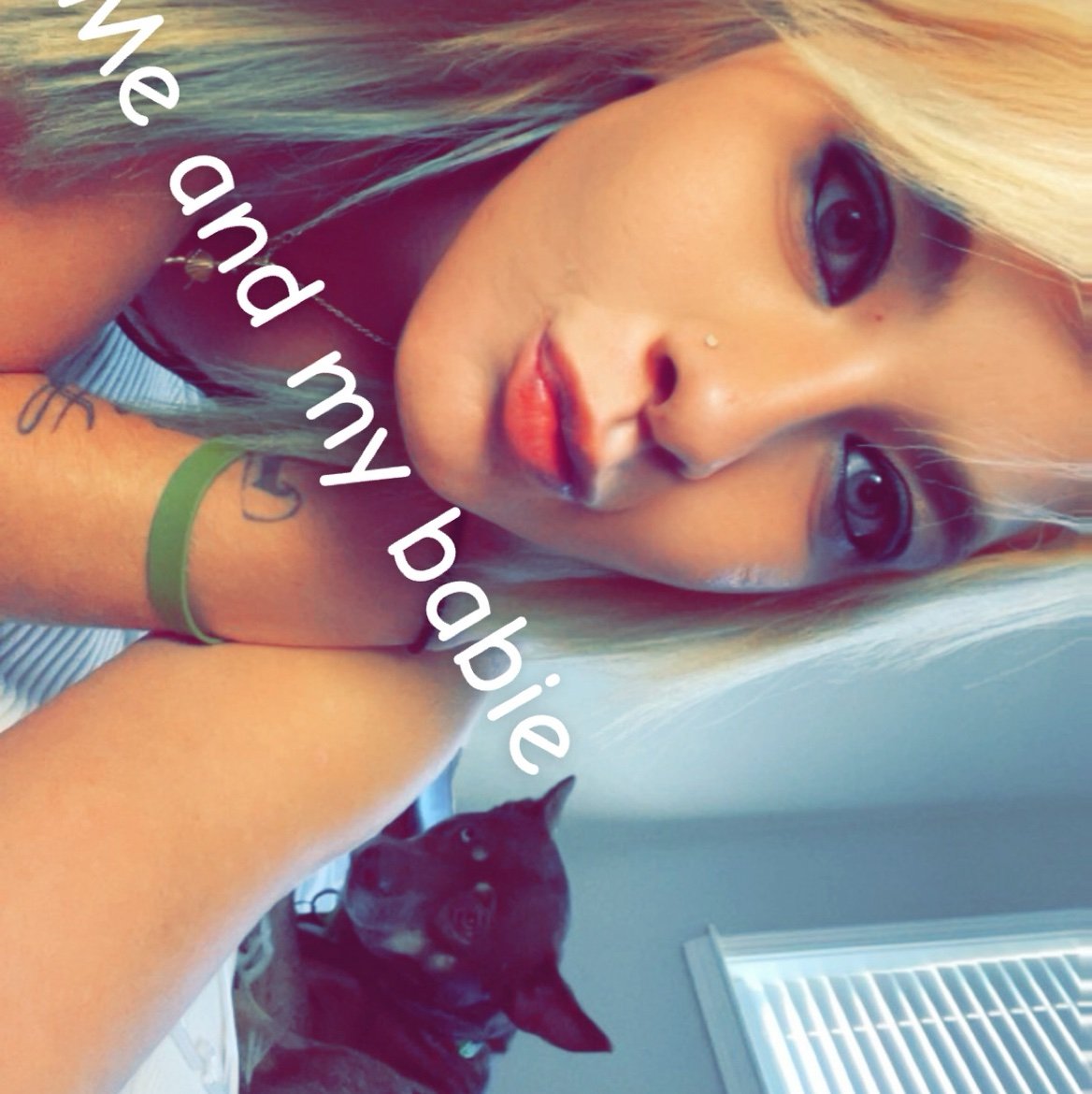 Tiffanyxx27's profile picture. https://t.co/85SgRHqIqH