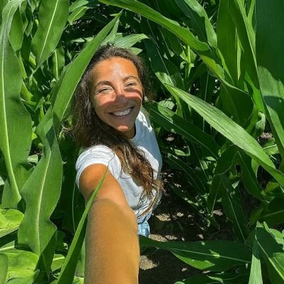 farmsgirl7392u's profile picture. Laura farms