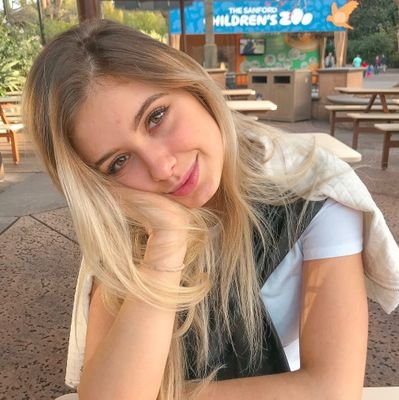 Riana577351's profile picture. 