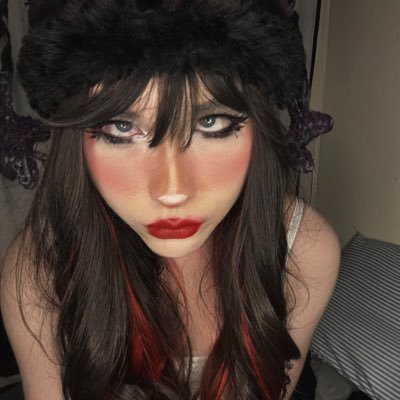 im 18... i respond to messages on onlyfans. hit me up especially if youre close by.