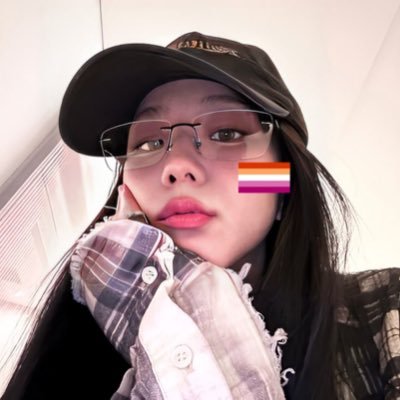 ARMYBLINK sapatão, olha q delícia 🧡🤍💗 EU VIVO POR KIM JISOO