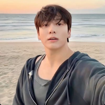 justlaura97's profile picture. I’m a shooting star leaping through the sky #Queen 19-05-2013 the best day of my life #1D #BTS #BabyARMY