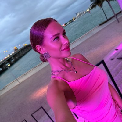 debbie_anissa's profile picture. Creating my own sunshine on cloudy days